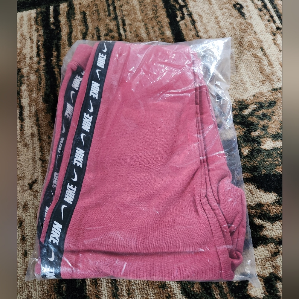 Nike sweatpants Only. - Picture 14 of 16